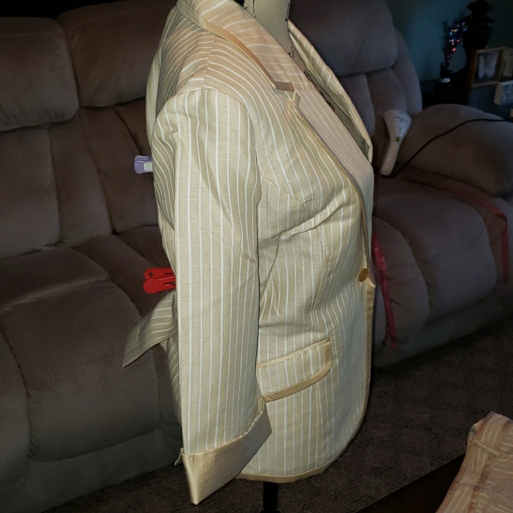 New Emma James Pants Suit - Picture 4 of 8